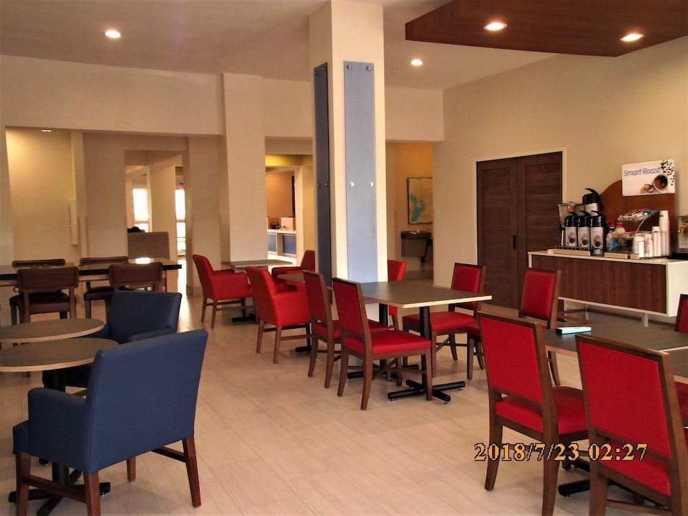 Express & Tampa-fairgrounds-casino By Ihg Mango