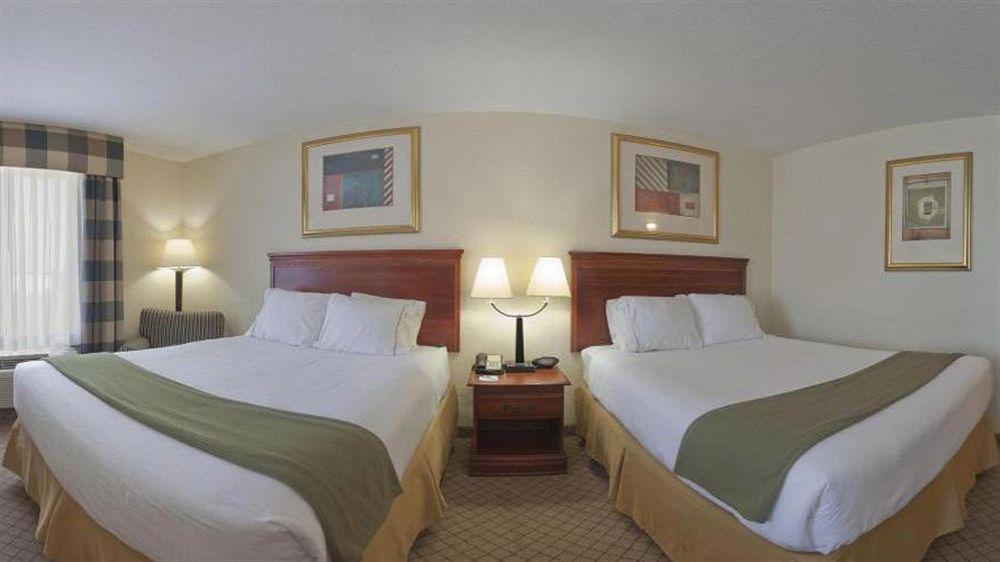 Express & Tampa-fairgrounds-casino By Ihg Hotel 2*