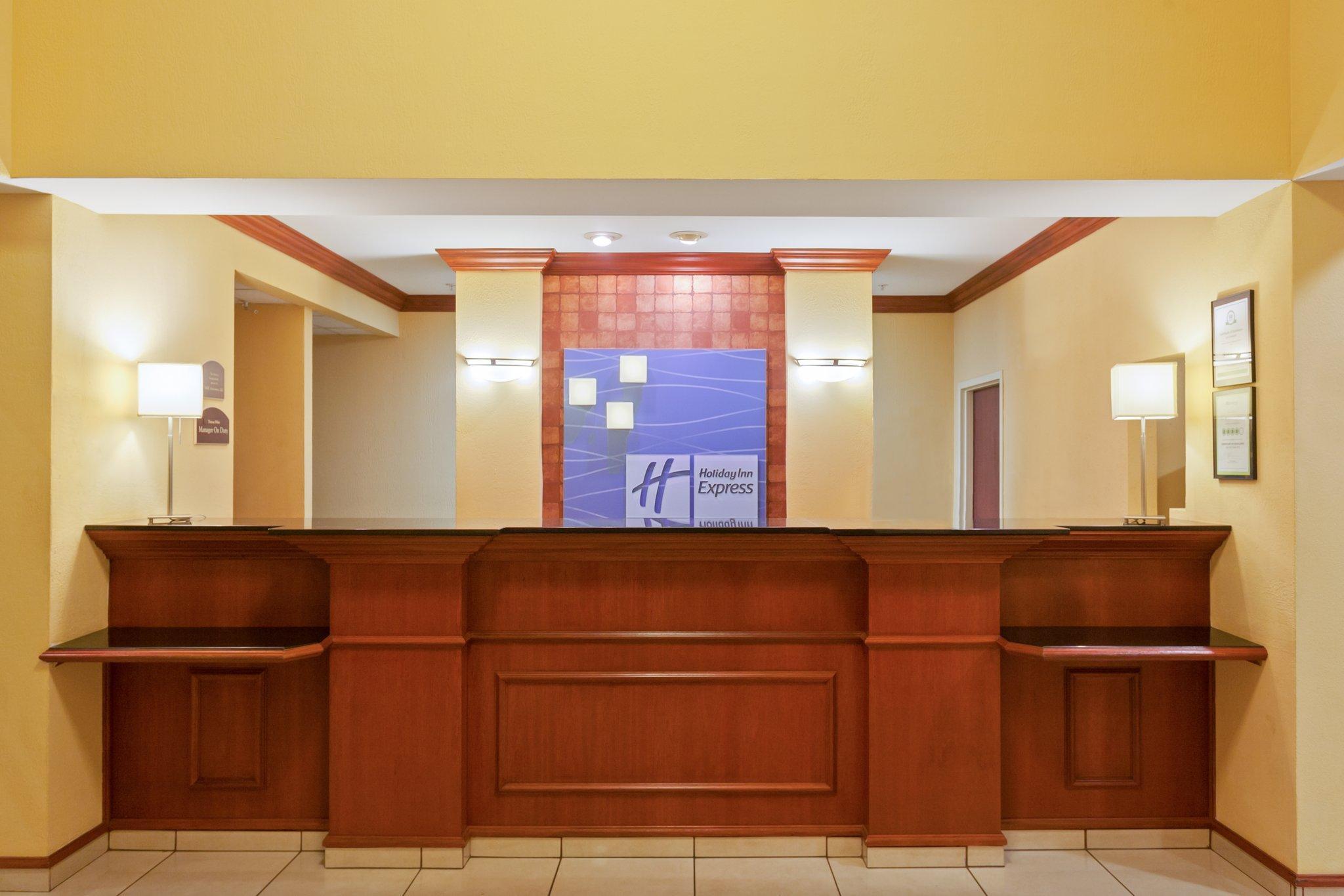 Express & Tampa-fairgrounds-casino By Ihg 2* Mango