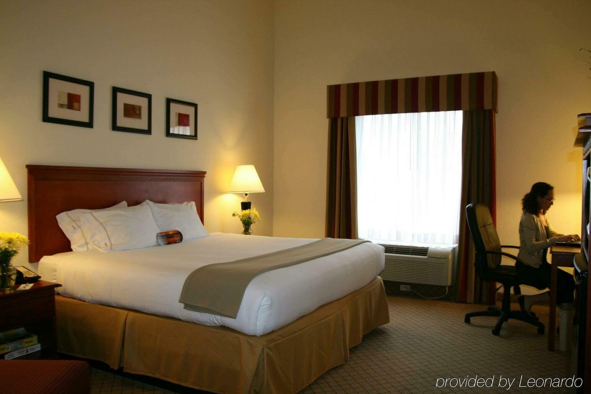 Express & Tampa-fairgrounds-casino By Ihg Mango
