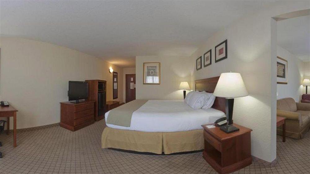 Express & Tampa-fairgrounds-casino By Ihg Mango